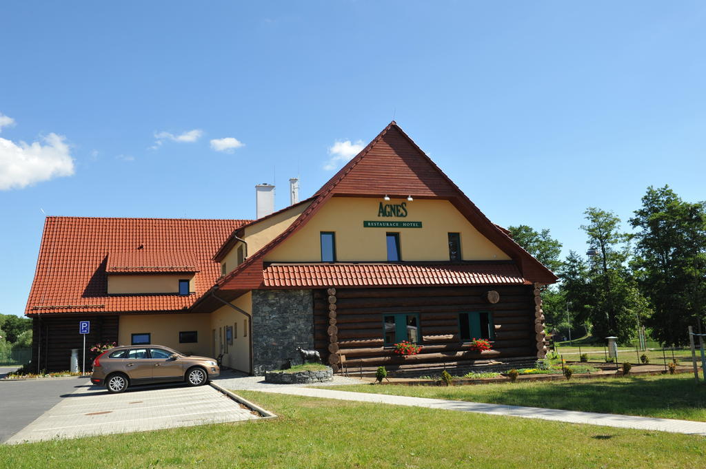 Hotel Agnes Bohdaneč Exteriör bild